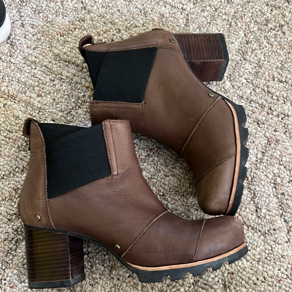 Sorel Addington Brown Leather Studded Heel Boots